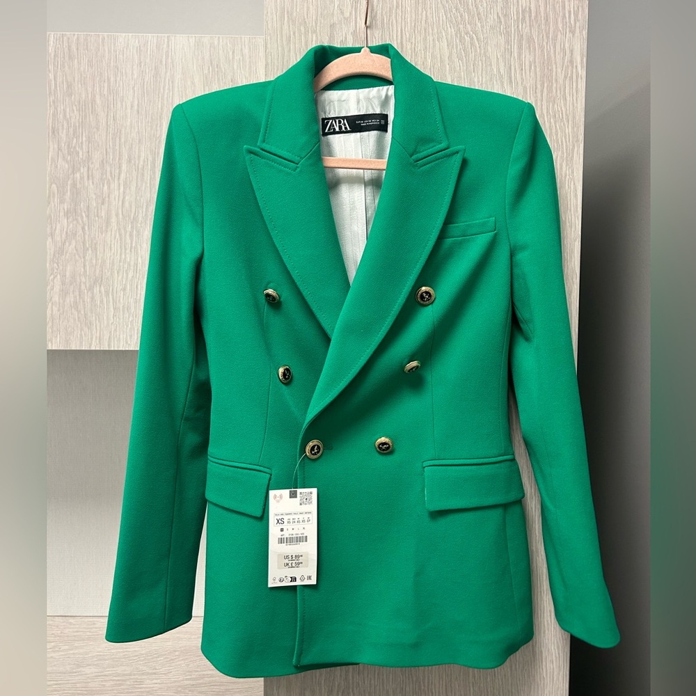 Zara Green Blazer with Peaked Lapels and Tailored Fit
